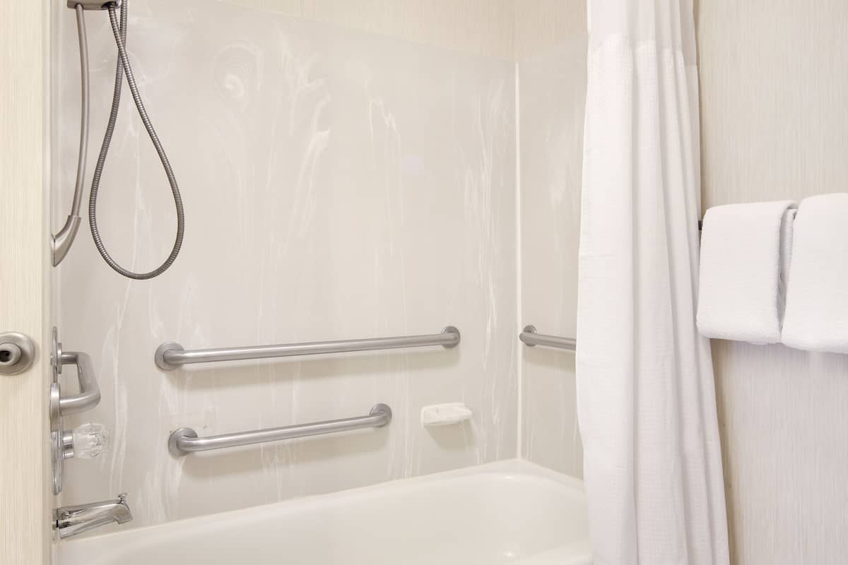 combined shower/bathtub, free toiletries, hair dryer, towels
