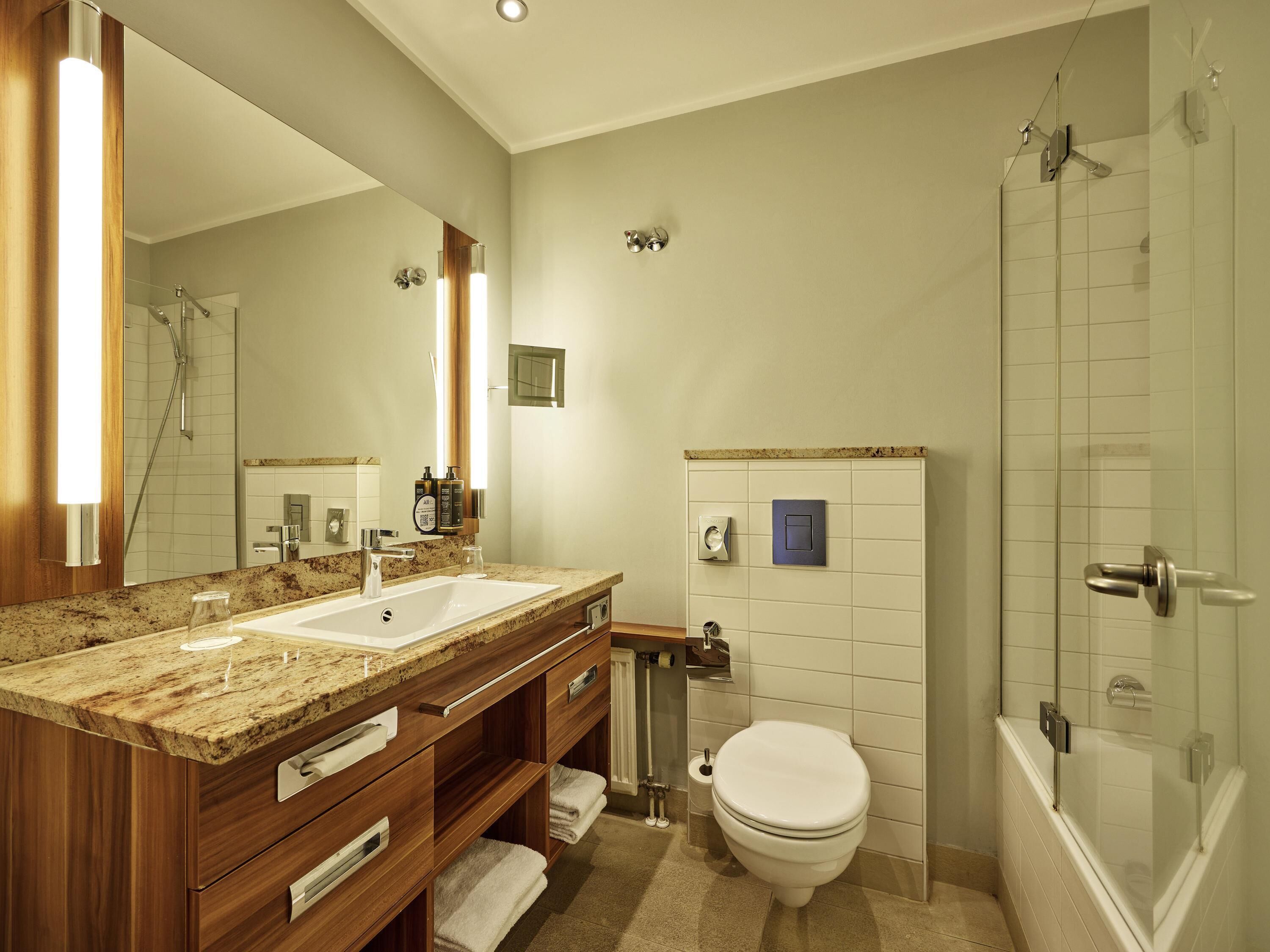 Standard Room, 1 Double Bed | Hypo-allergenic bedding, in-room safe, desk, laptop workspace