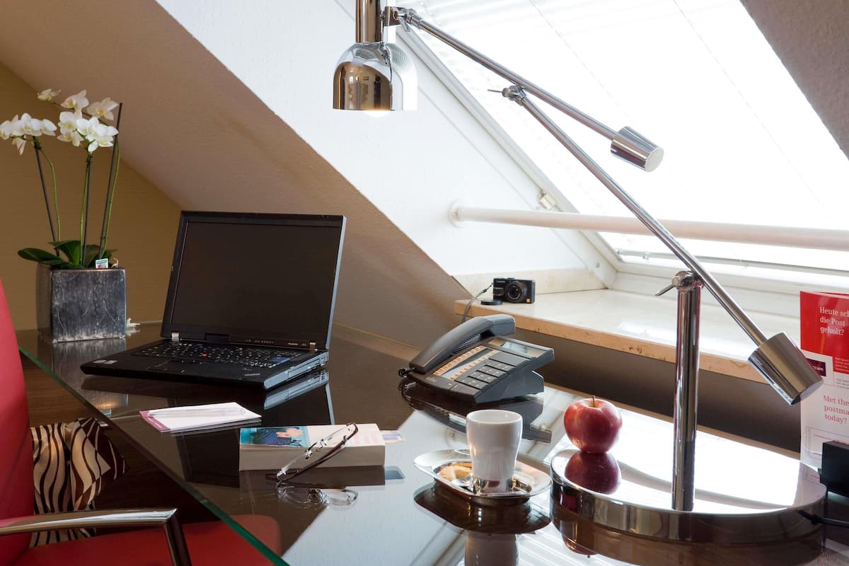 Privilege, Suite, 1 King Bed | 1 bedroom, hypo-allergenic bedding, in-room safe, desk