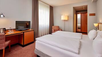 Standard Room, 1 Double Bed | Hypo-allergenic bedding, in-room safe, desk, laptop workspace