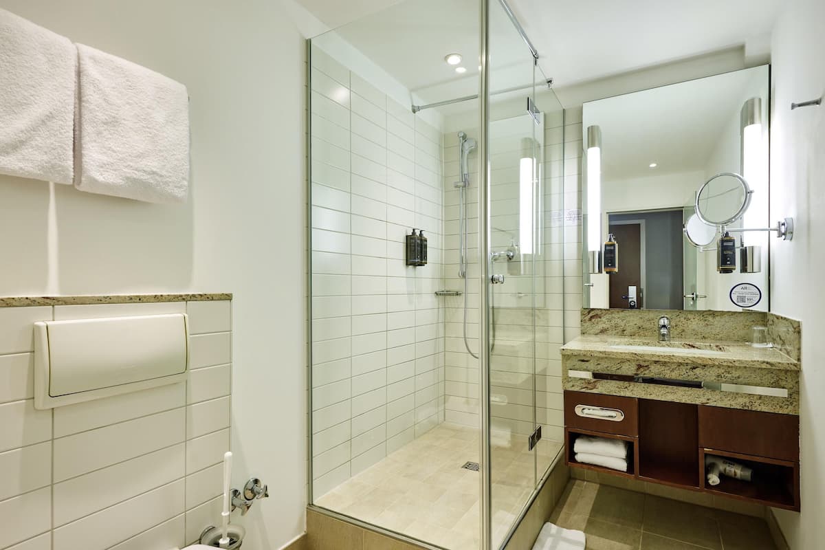 Superior-Suite, 1 Doppelbett | 1 Schlafzimmer, Allergikerbettwaren, Zimmersafe, Schreibtisch