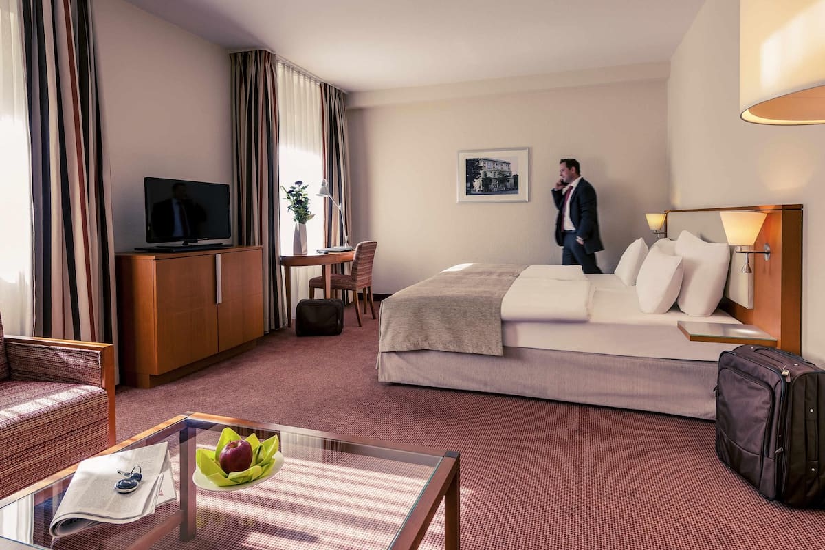 Privilege, Zimmer, 1 Doppelbett | 1 Schlafzimmer, Allergikerbettwaren, Zimmersafe, Schreibtisch