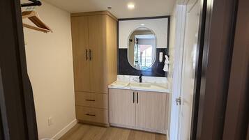 Suite, 1 King Bed, Non Smoking | Hypo-allergenic bedding, blackout drapes, free WiFi, bed sheets