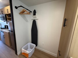 Ropa de cama de alta calidad y escritorio 