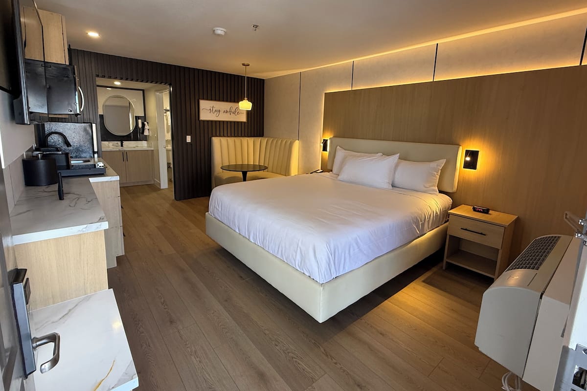 Standaard kamer, 1 kingsize bed, niet-roken | Luxe beddengoed, een bureau, een laptopwerkplek