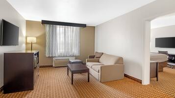 Suite – premium, 1 kingsize-seng med sovesofa, ikke-røyk | Skrivebord, strykejern/-brett, wi-fi (inkludert) og sengetøy