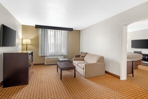 Suite – premium, 1 kingsize-seng med sovesofa, ikke-røyk | Skrivebord, strykejern/-brett, wi-fi (inkludert) og sengetøy