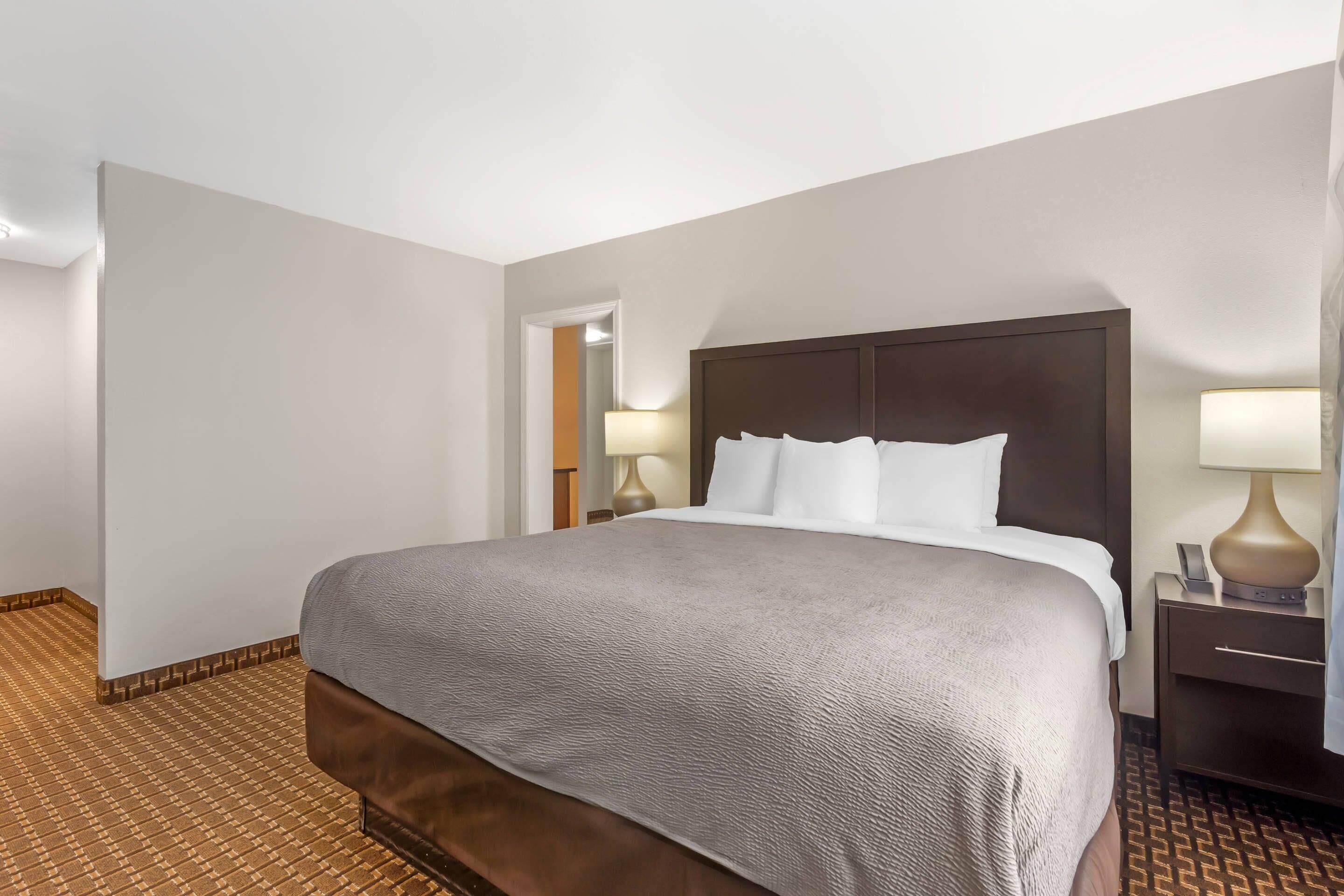 Premium-Suite, 1 King-Bett und Schlafsofa, Nichtraucher, Whirlpool | Schreibtisch, Bügeleisen/Bügelbrett, kostenloses WLAN, Bettwäsche