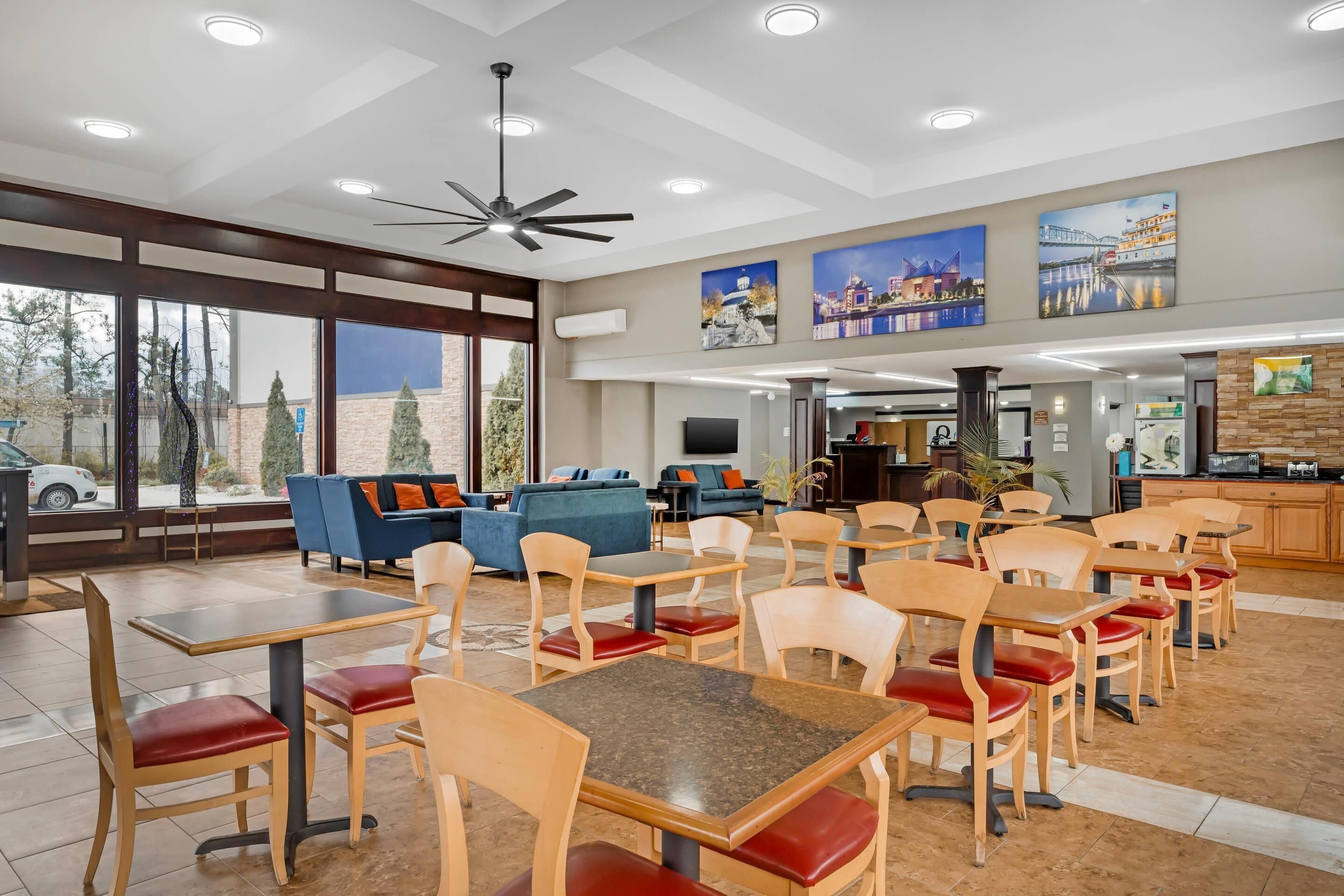 Free daily continental breakfast 