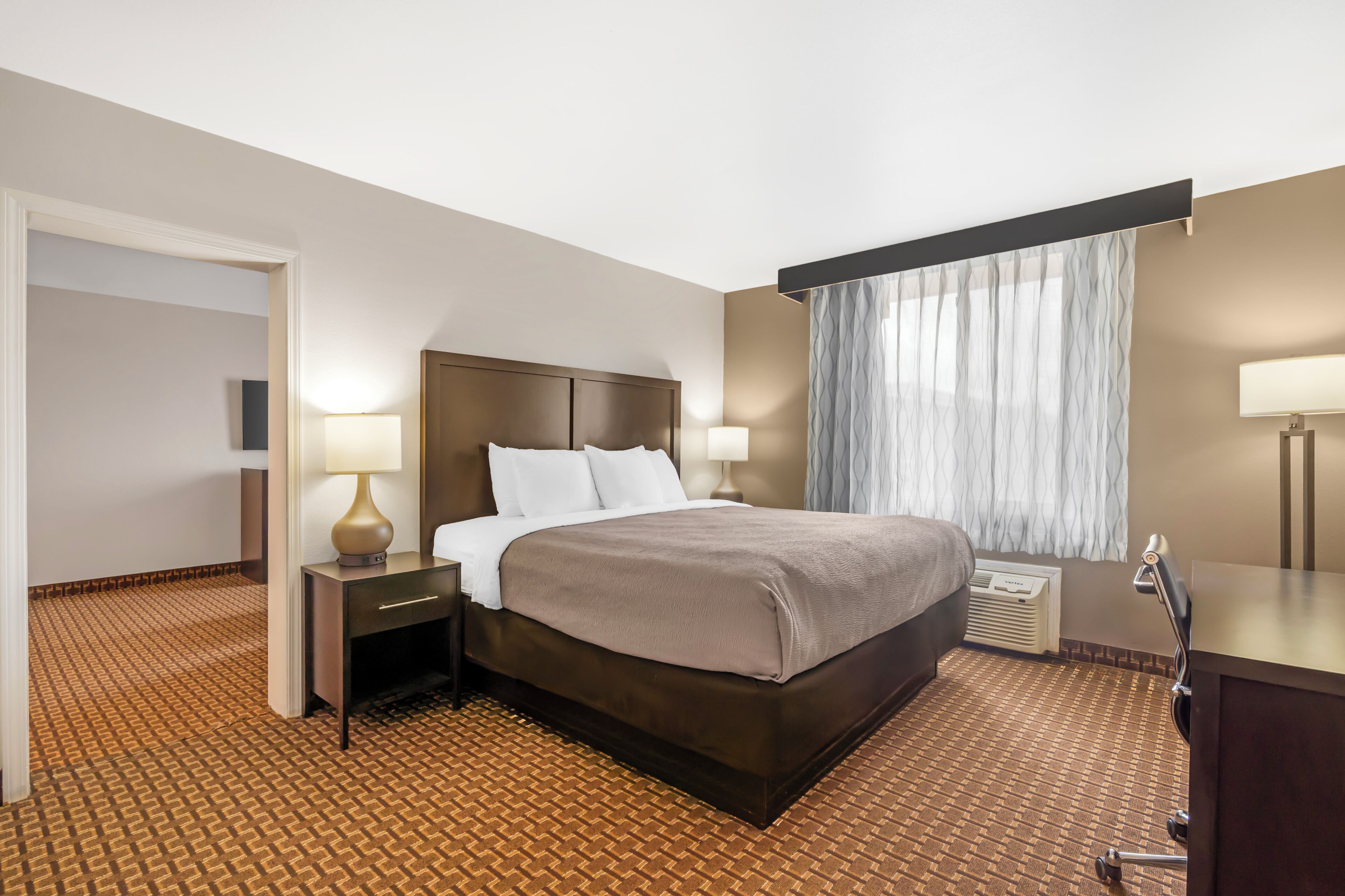 Premium-sviitti, 1 suuri parisänky ja vuodesohva, tupakointi kielletty | Työpöytä, silitysrauta/-lauta, ilmainen Wi-Fi, vuodevaatteet