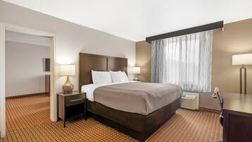 Premium-sviitti, 1 suuri parisänky ja vuodesohva, tupakointi kielletty | Työpöytä, silitysrauta/-lauta, ilmainen Wi-Fi, vuodevaatteet