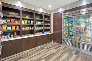 Alimentos y bebidas