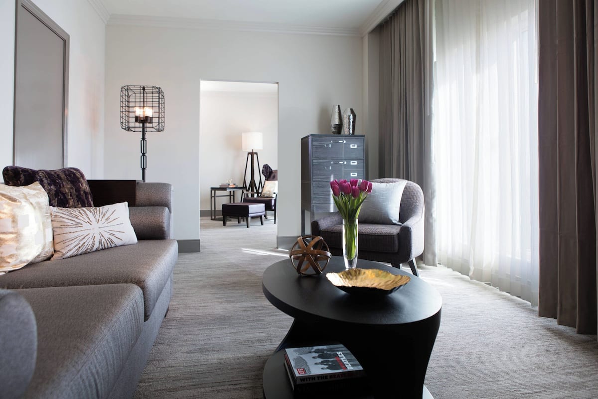 Executive Suite, 1 King Bed with Sofa bed, Corner | Living room | Flat-screen TV, pay movies