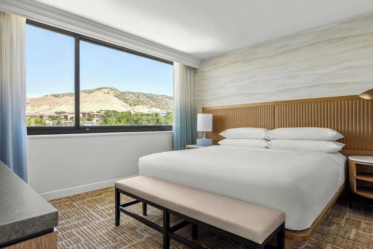 Premium bedding, minibar, in-room safe, desk