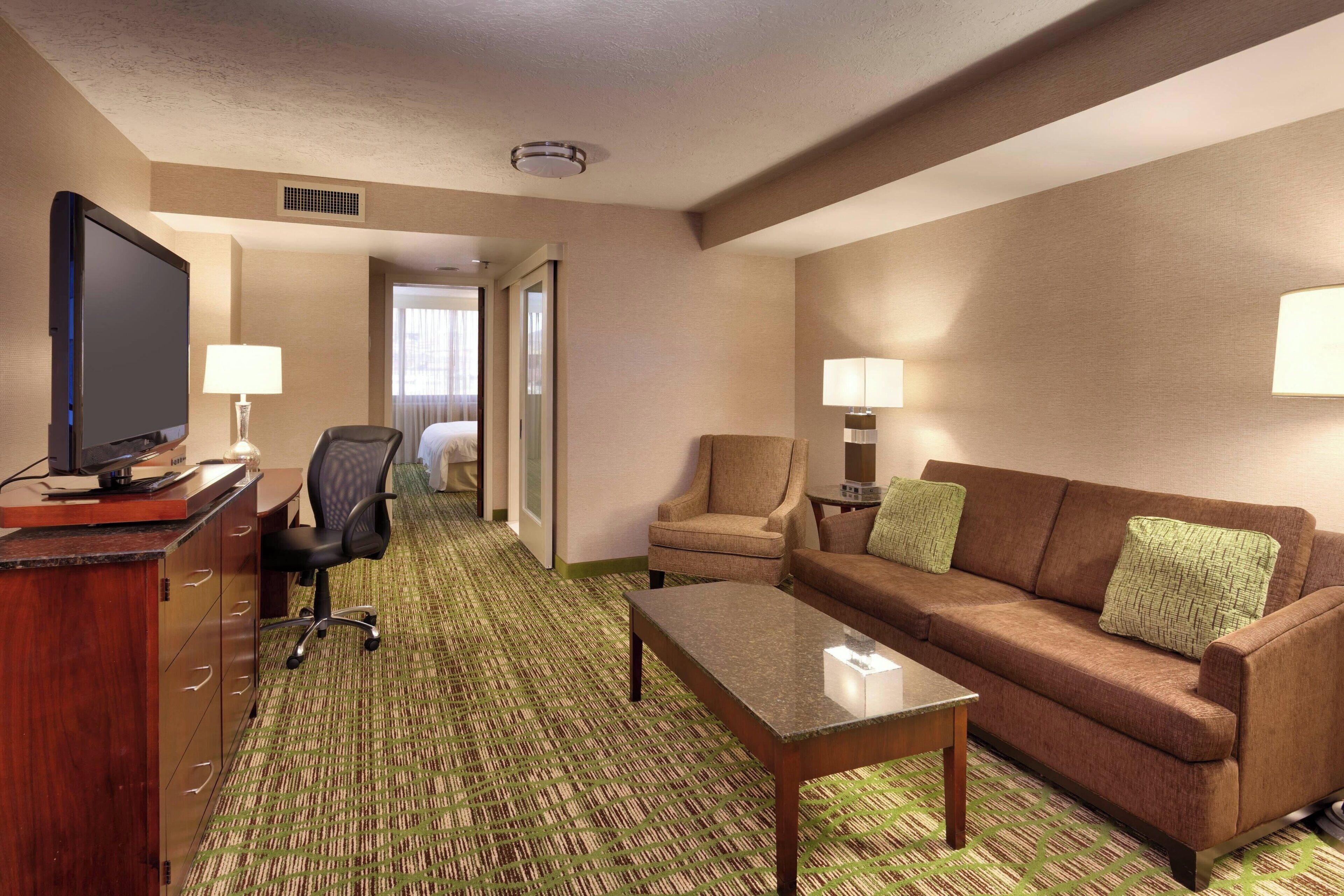 suite, 1 king bed with sofa bed | premium bedding, minibar, in-room safe, desk