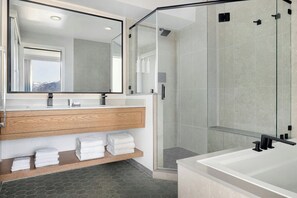Premium bedding, minibar, in-room safe, desk - Marriott University Park (Salt Lake City)