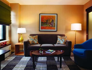 Seprai antialergi, brankas, meja kerja, dan ruang kerja ramah laptop