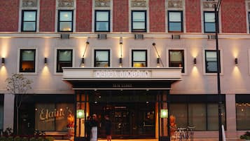 A hotel entrance with a marquee sign reading 'HOTEL LINCOLN' and '1816 CLARK'.