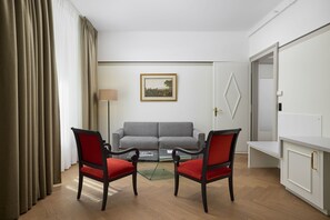 Suite junior | Minibar, caja fuerte, escritorio y wifi gratis