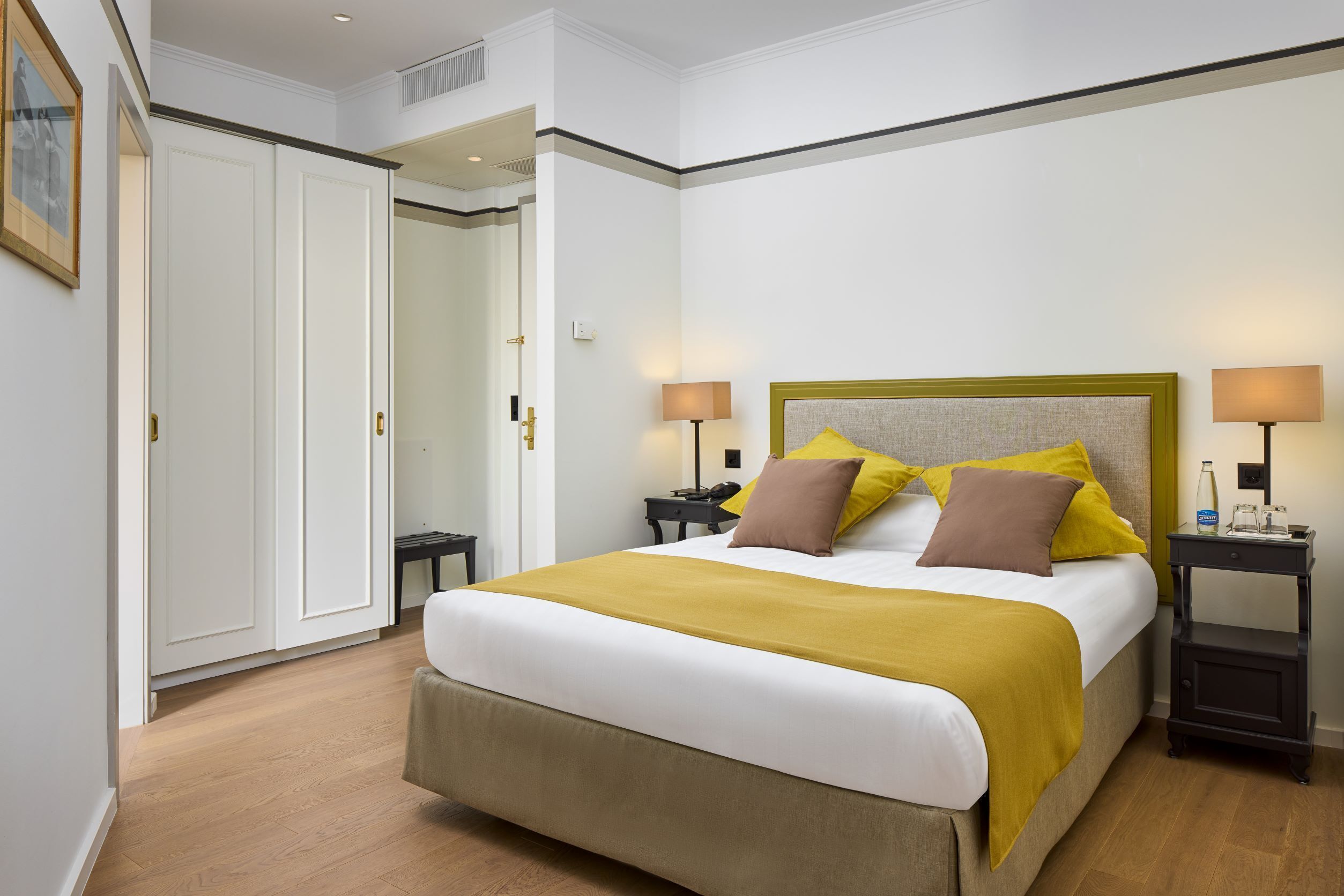 standard double room | minibar, in-room safe, desk, free wifi