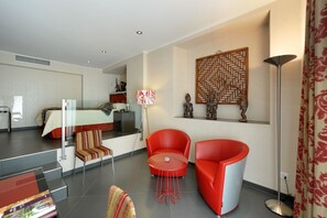 Habitación doble superior | Minibar, caja fuerte, escritorio y wifi gratis