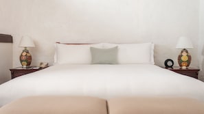 Gobernador King | Premium bedding, minibar, in-room safe, desk