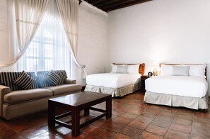Gran Clase Dos Camas | Premium bedding, minibar, in-room safe, desk