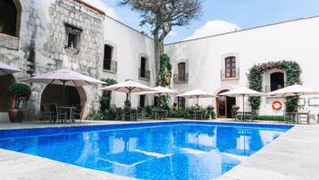 Outdoor pool, pool umbrellas, sun loungers
