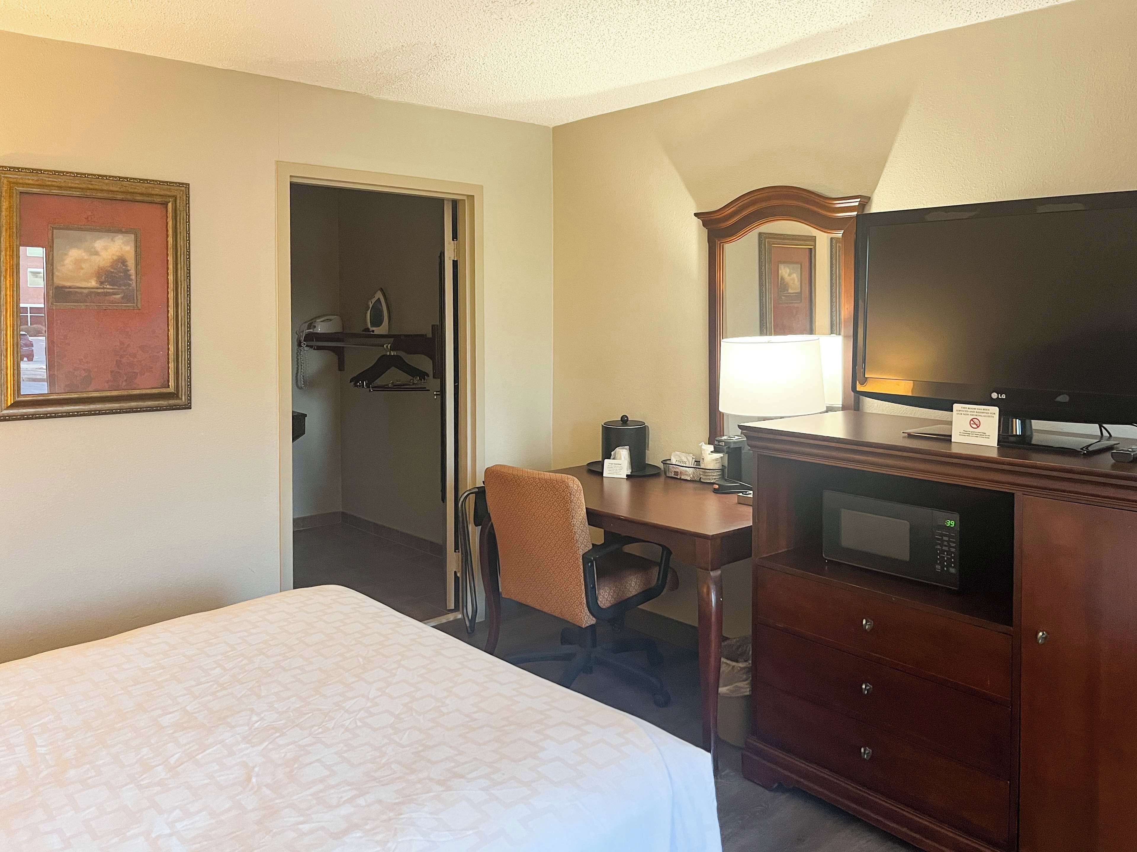 Kannettavalle tietokoneelle sopiva työtila, ilmainen Wi-Fi