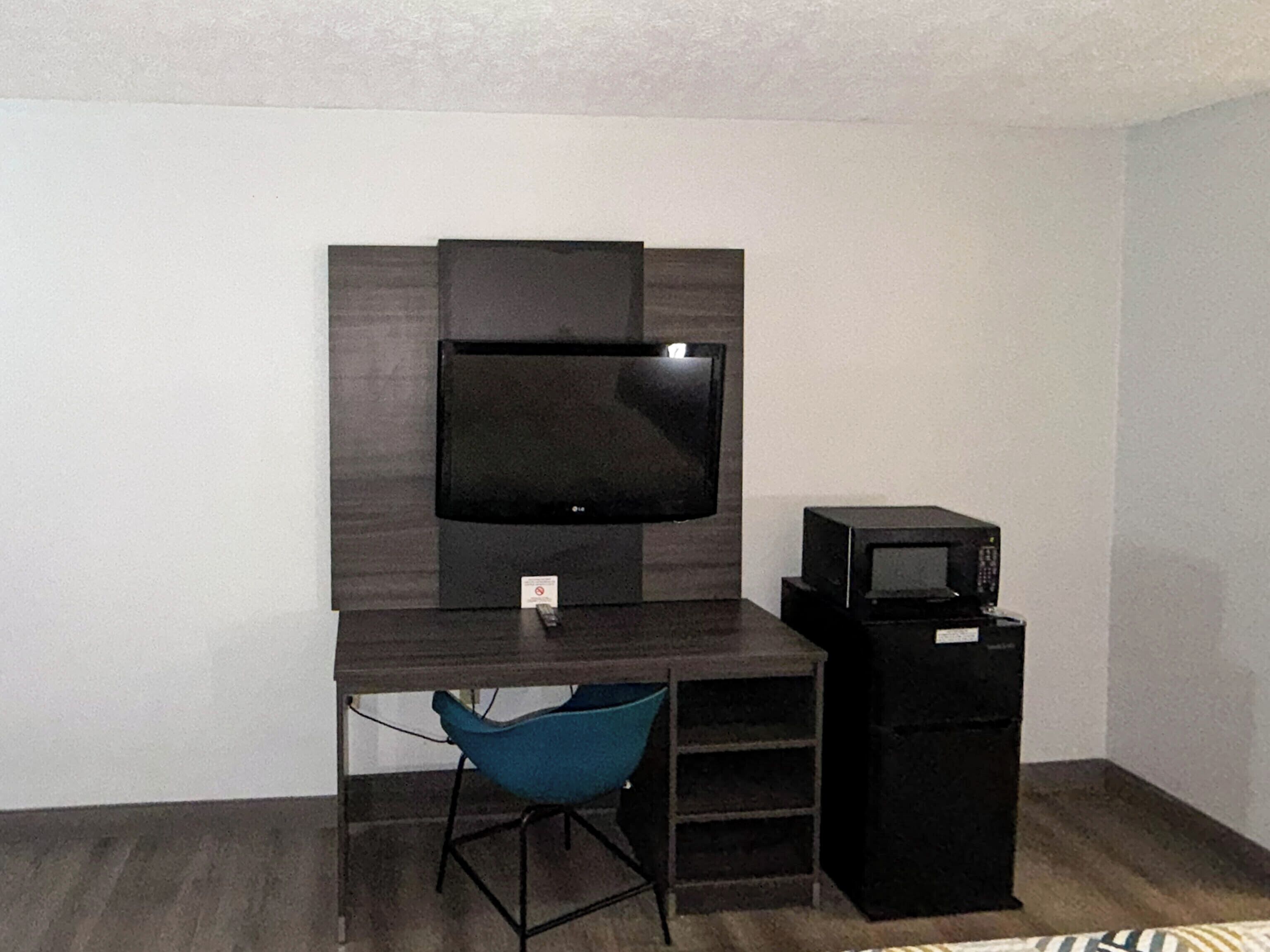 Espaço de trabalho para notebook, Wi-Fi de cortesia, roupa de cama