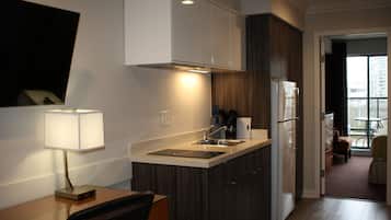 Full Kitchen Suite (Queen, King or 2 Double) | 私人厨房 | 茶具/咖啡用具、电热水壶