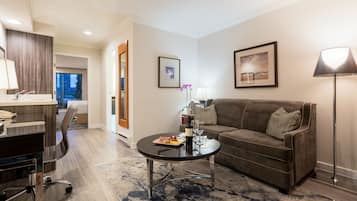 Flatskjerm-TV, iPod-dokkingstasjon og filmkjøp