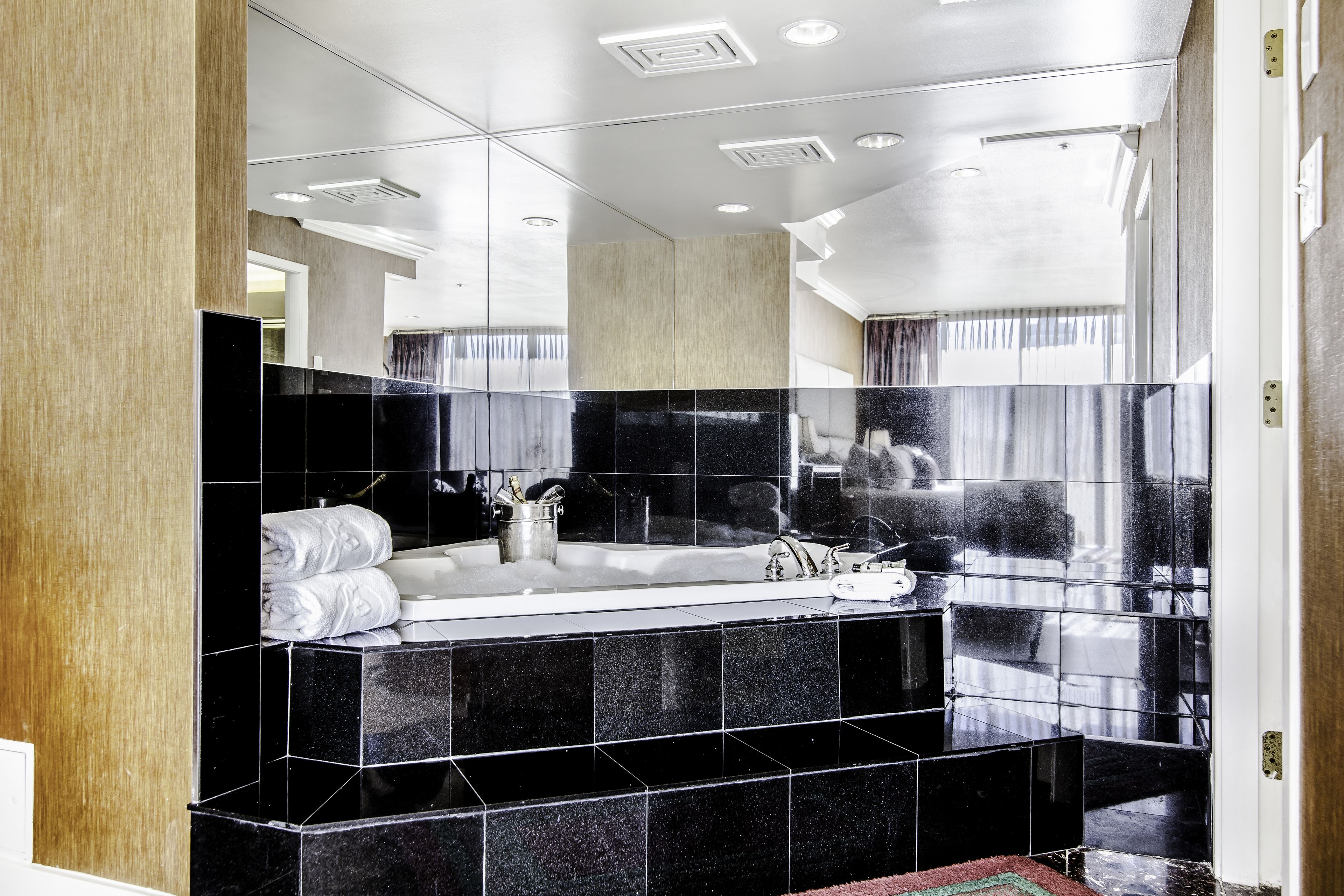 honeymoon suite | pillow-top beds, in-room safe, desk, laptop workspace