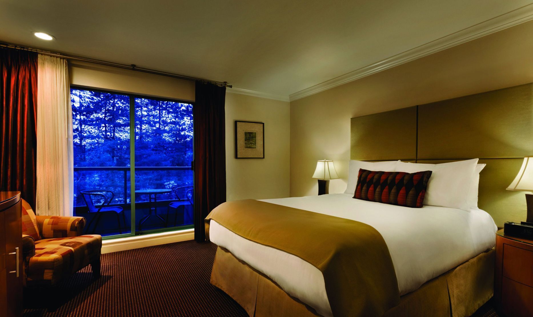 Pillowtop beds, in-room safe, desk, laptop workspace