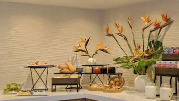 Se sirven desayunos, comidas y cenas