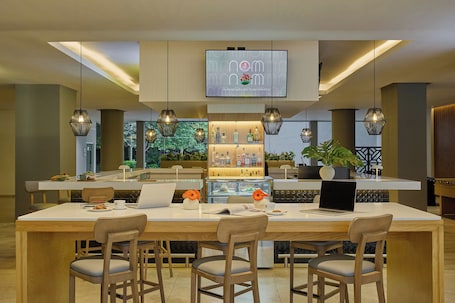 Snack bar. Fiesta Inn Monterrey Valle