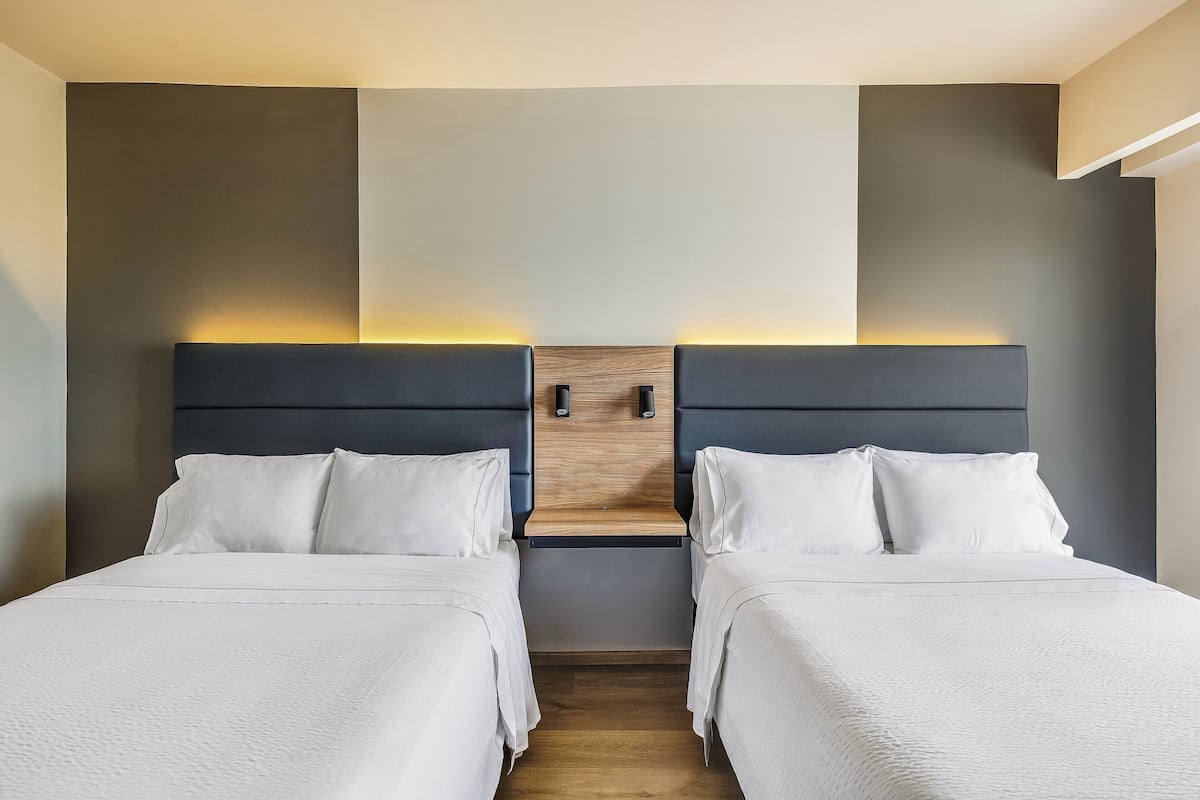 Executive Room | In-room safe, desk, laptop workspace, iron/ironing board