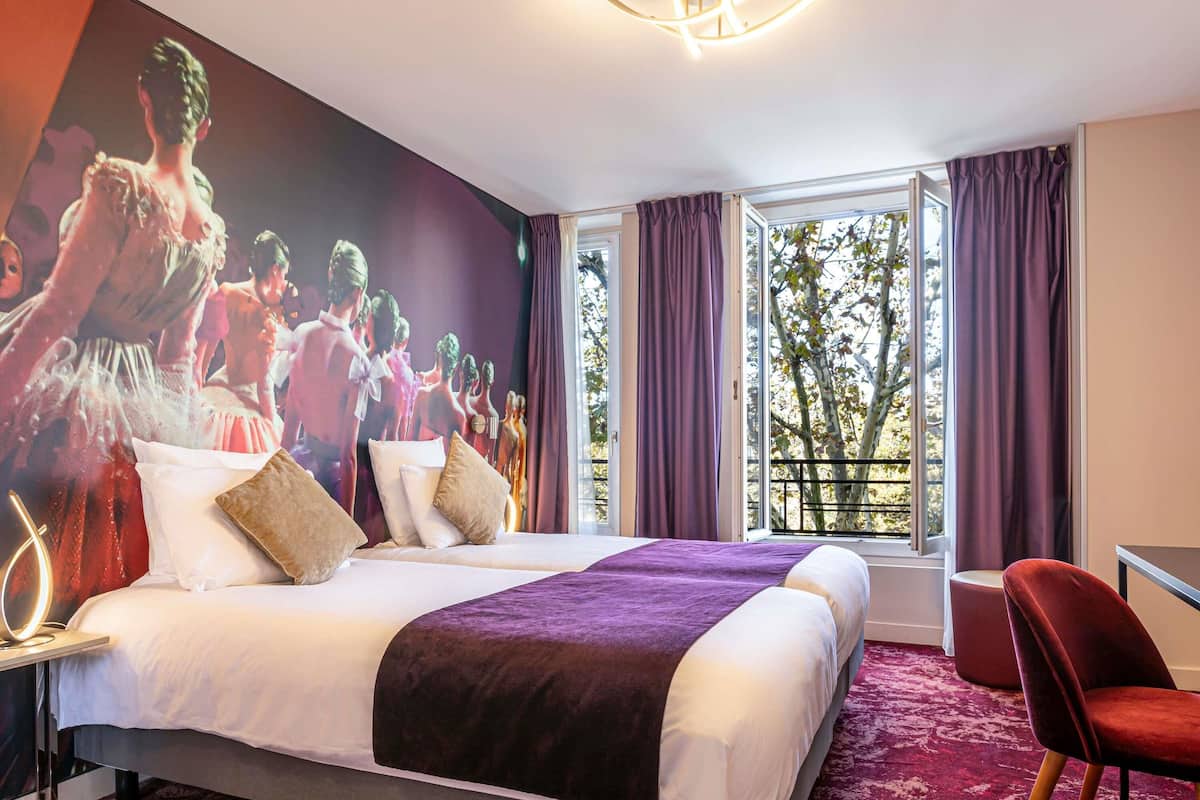 Classic Twin Room, 2 Single Beds | Premium bedding, minibar, in-room safe, desk