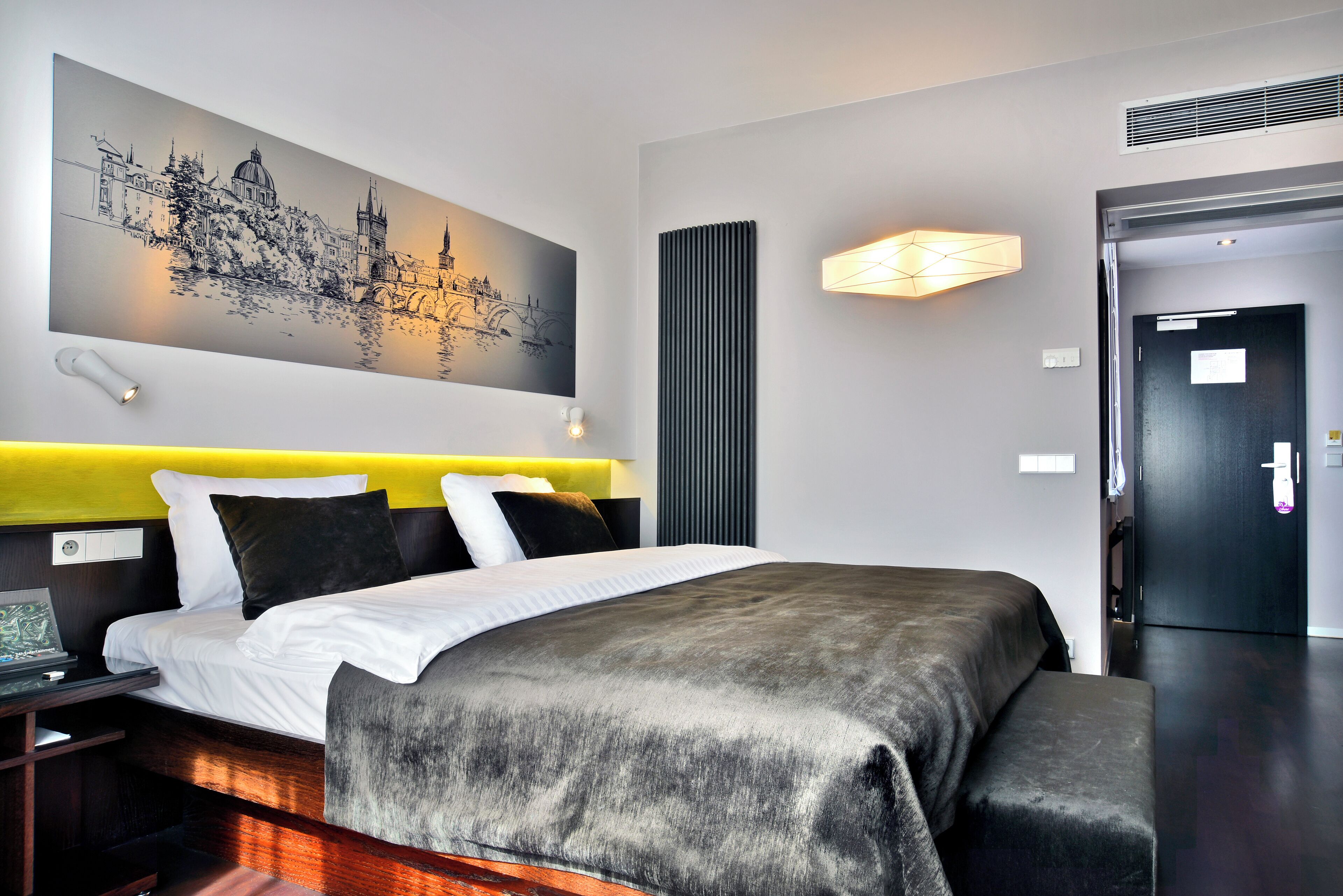 Executive Double Room | Hypo-allergenic bedding, in-room safe, desk, laptop workspace