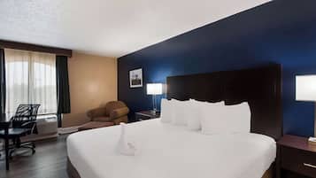 Standaard kamer, 1 kingsize bed, niet-roken, koelkast & magnetron | Verduisterende gordijnen, een strijkplank/strijkijzer, gratis babybedden