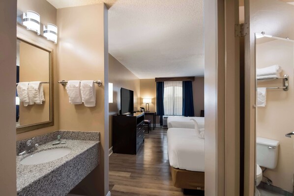 Blackout drapes, iron/ironing board, free cribs/infant beds, free WiFi - Best Western Springfield (Springfield)