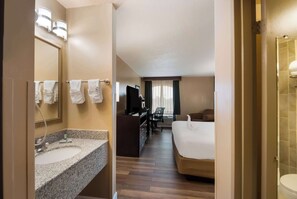 Habitació estàndard, 1 llit de matrimoni gran, no fumadors, frigorífic i microones | Cortines opaques, planxa i posts de planxar i bressols gratuïts 