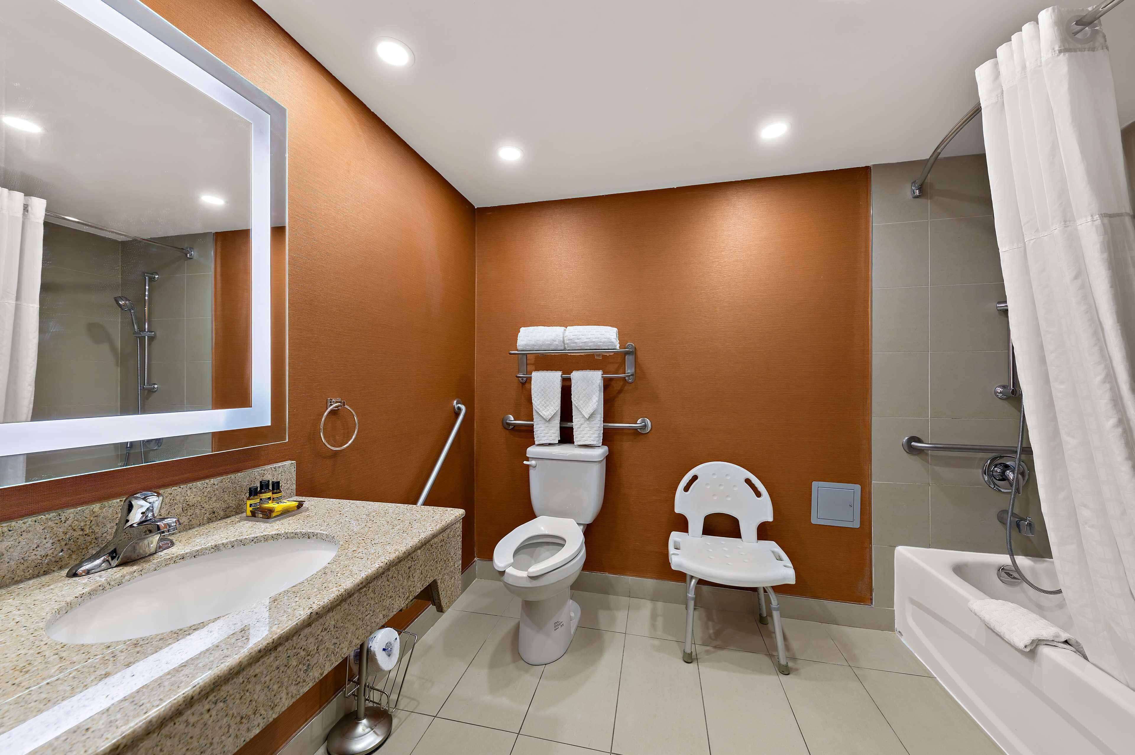 Photo - Best Western Plus Toronto North York Hotel & Suites