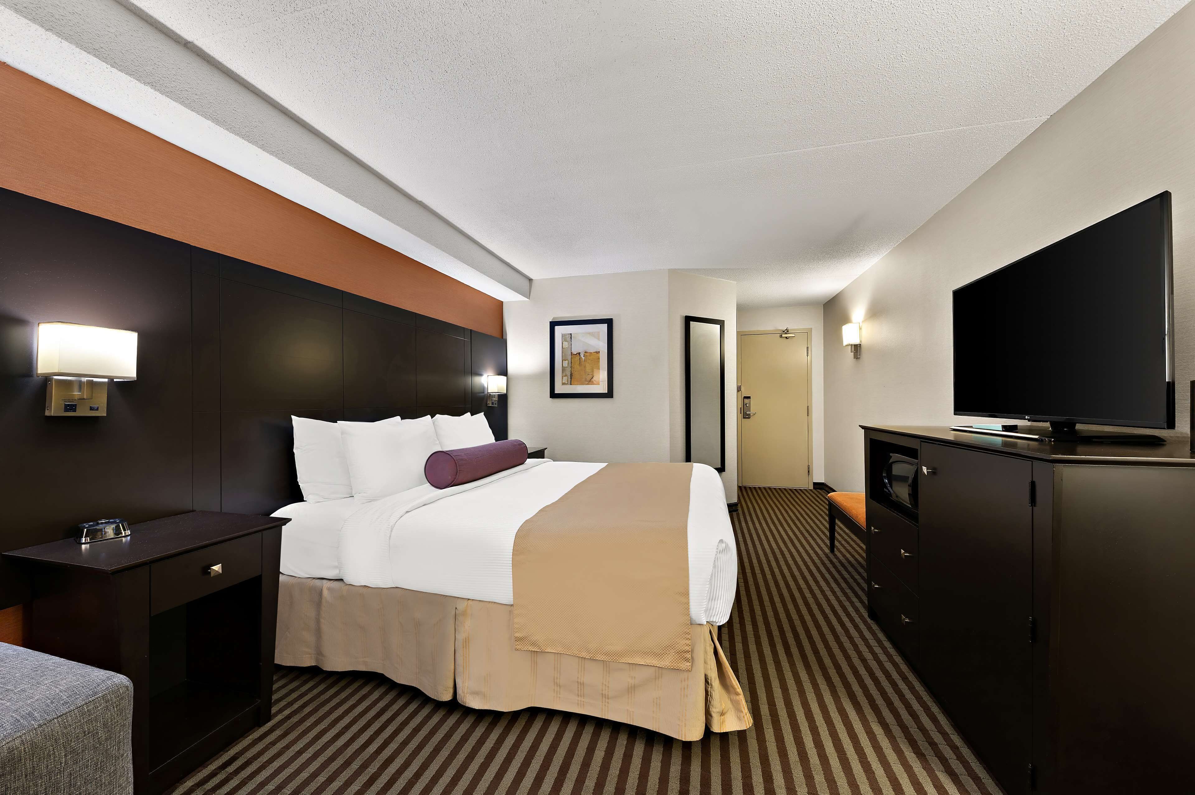 Photo - Best Western Plus Toronto North York Hotel & Suites