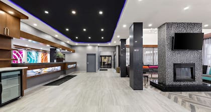 Best Western Plus Toronto North York Hotel & Suites