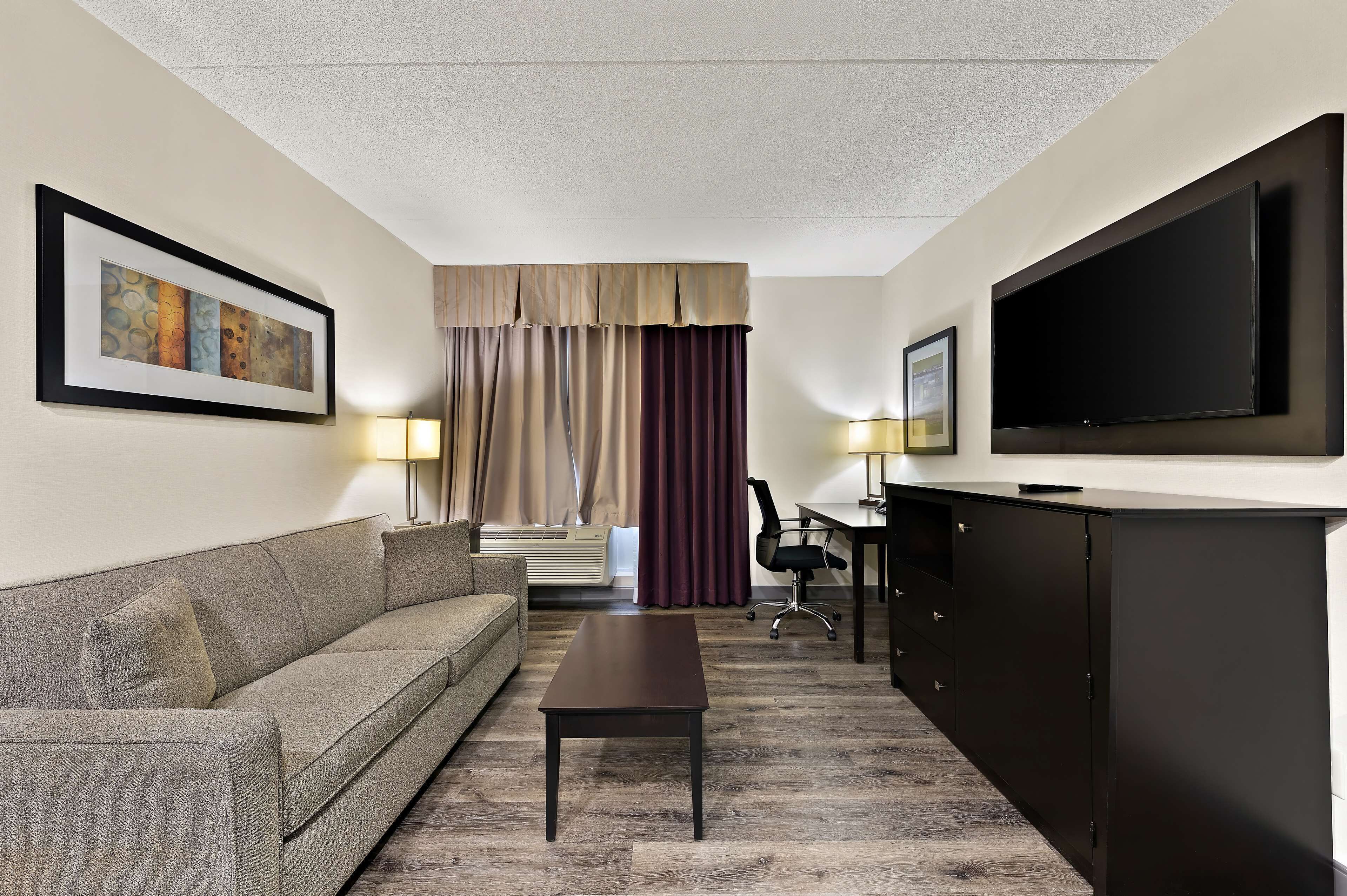 Photo - Best Western Plus Toronto North York Hotel & Suites