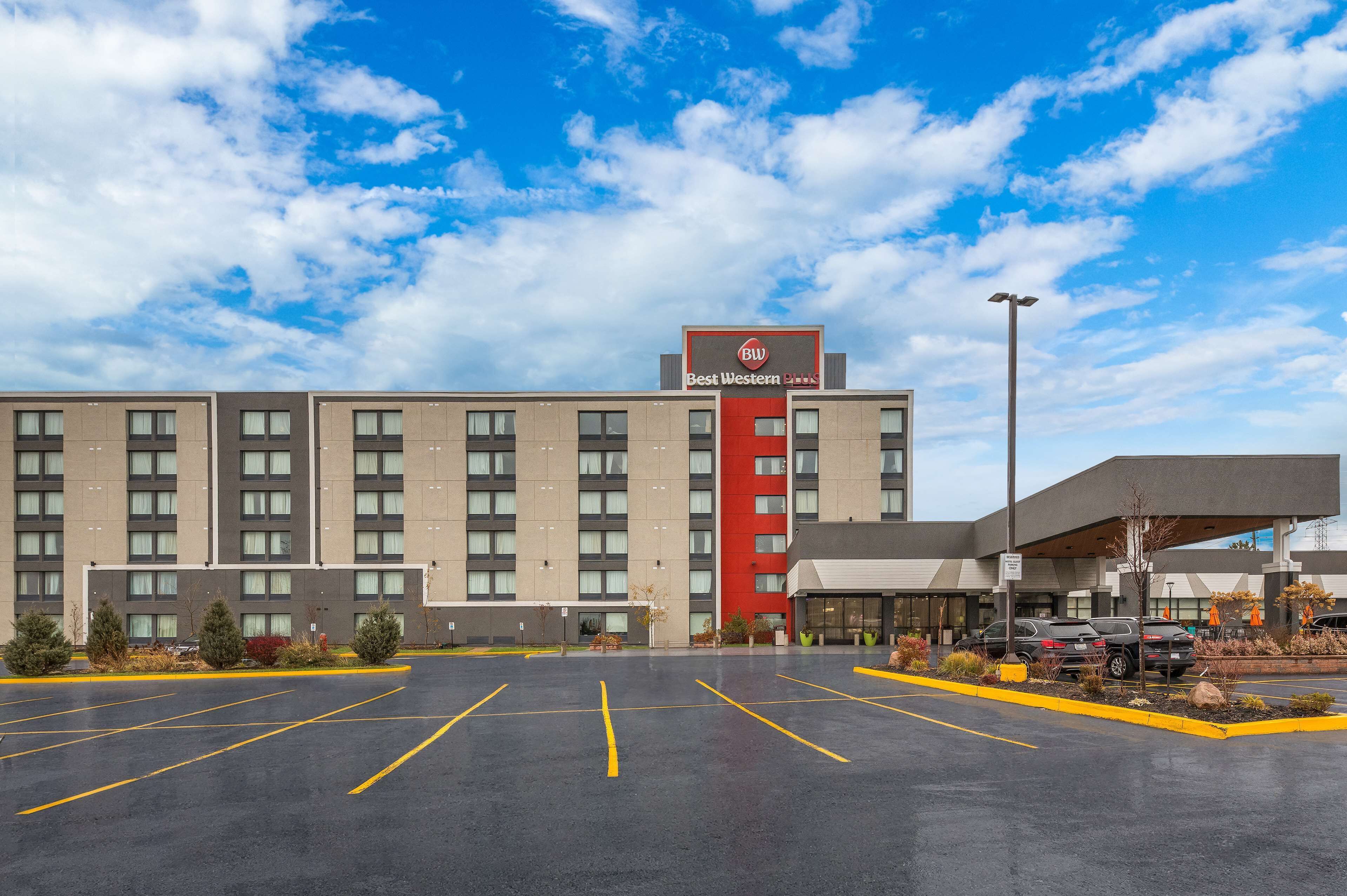 Photo - Best Western Plus Toronto North York Hotel & Suites