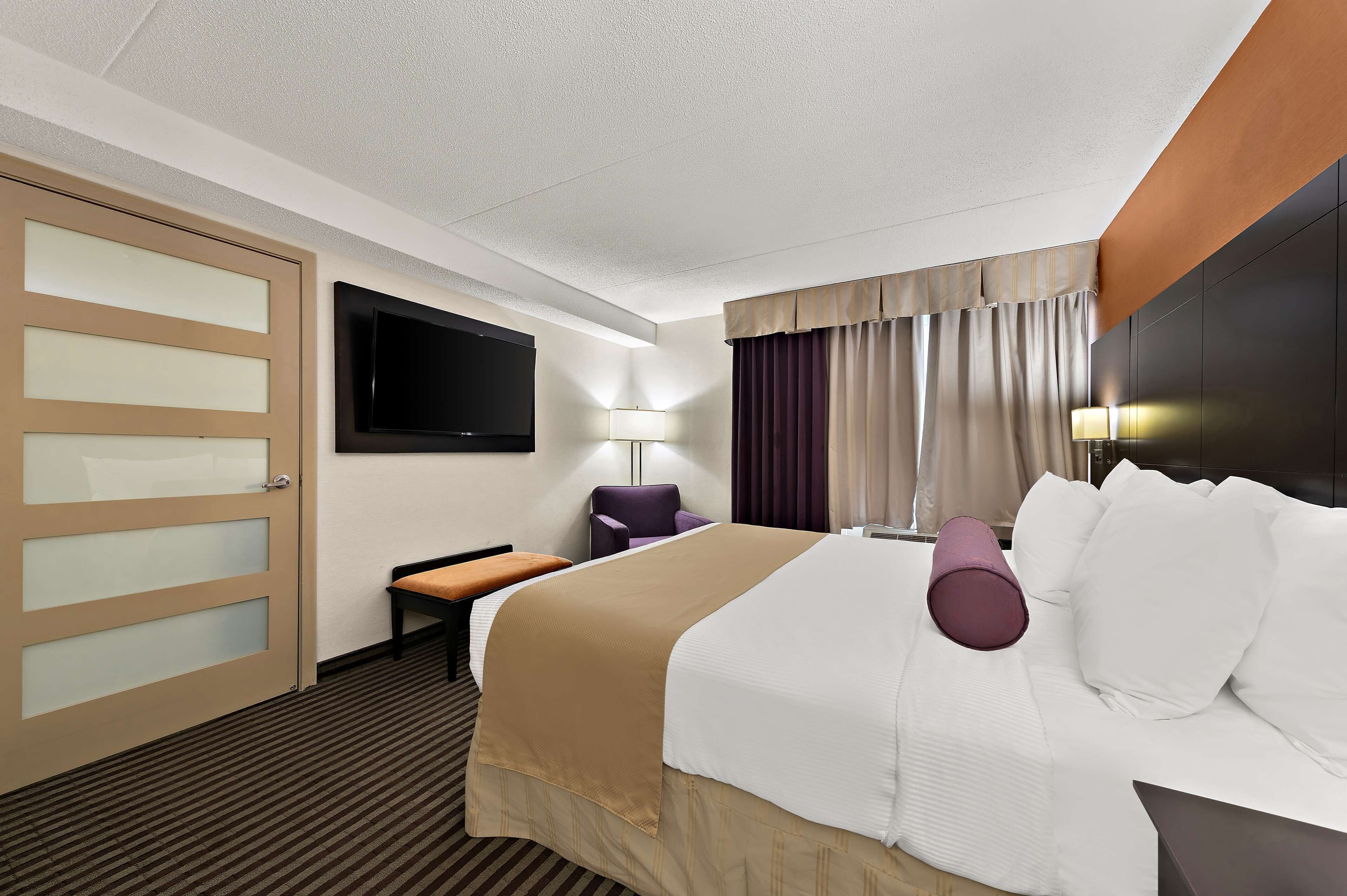 Photo - Best Western Plus Toronto North York Hotel & Suites