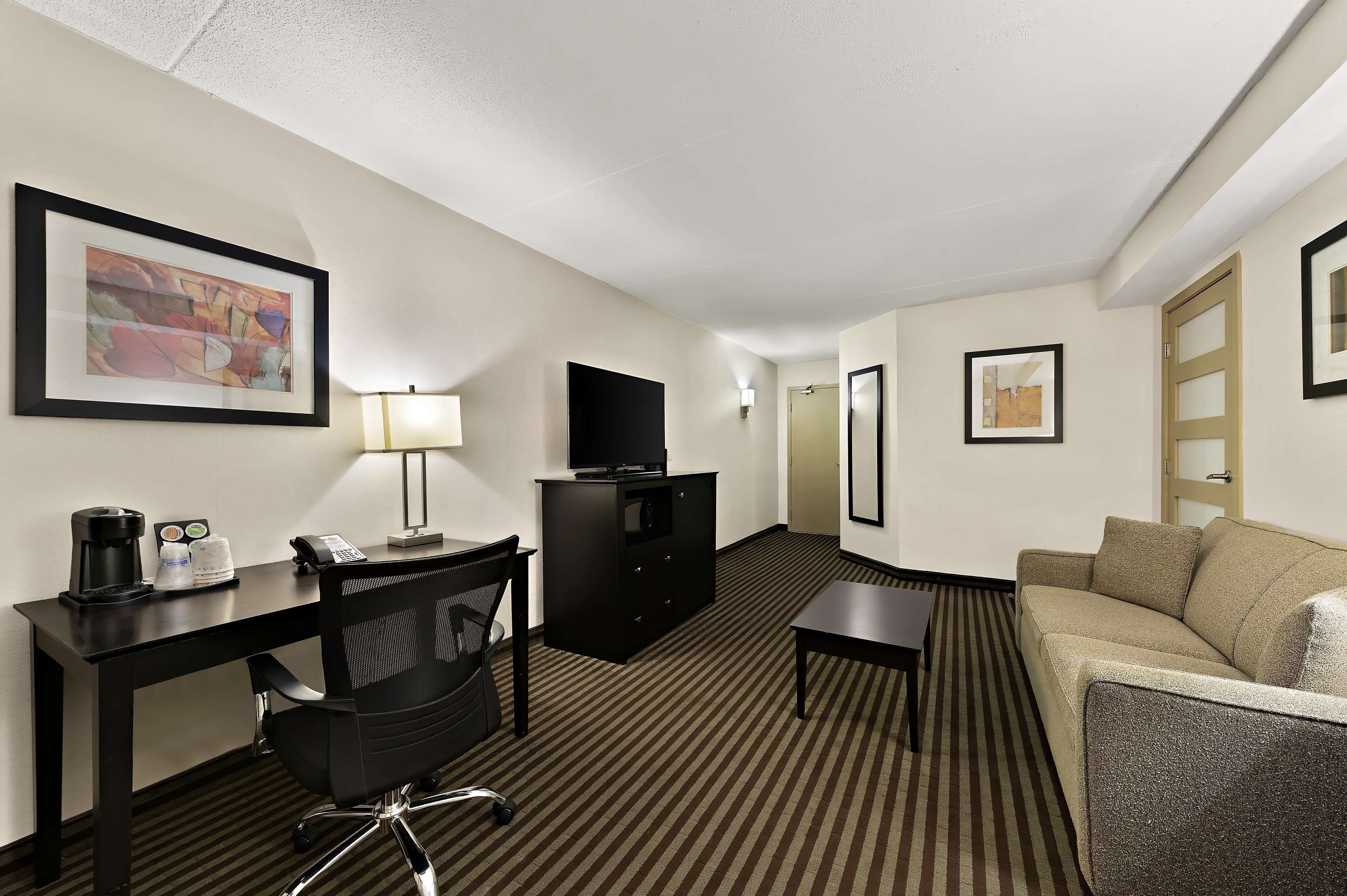 Photo - Best Western Plus Toronto North York Hotel & Suites
