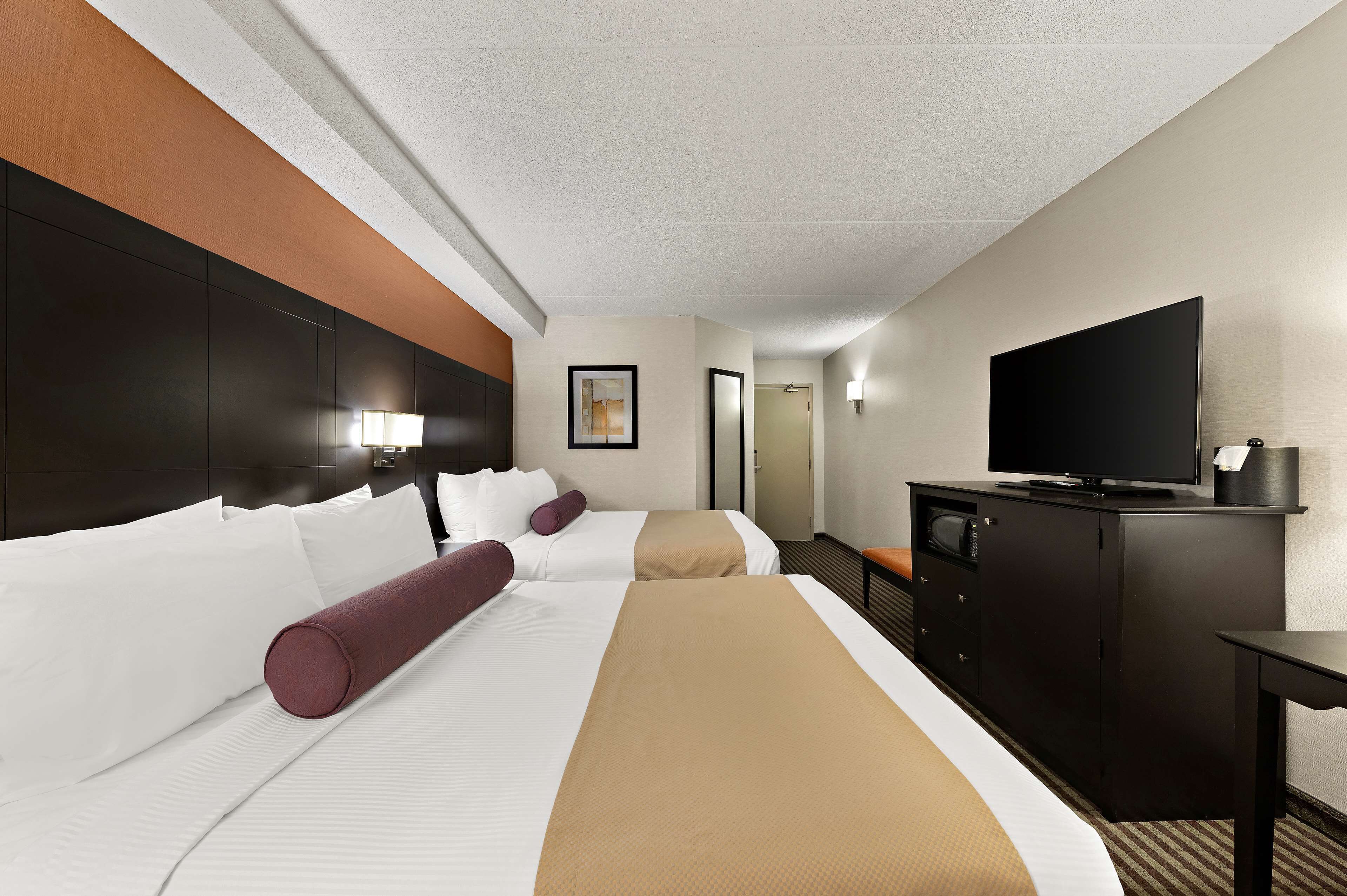 Photo - Best Western Plus Toronto North York Hotel & Suites